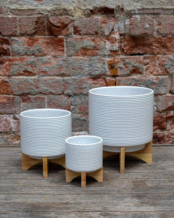 SPECKLED WHITE PLANTER WITH WOODEN STAND